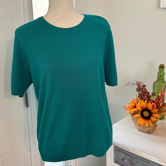 Alfred Dunner Tops - ✨ Pop of Color, Everyday Chic ✨
Alfred Dunner Teal Blouse – Size Medium